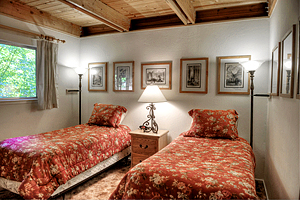 Scenic Wonders has Yosemite cabins available for rent.