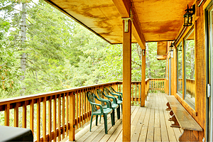 Scenic Wonders has Yosemite cabins available for rent.